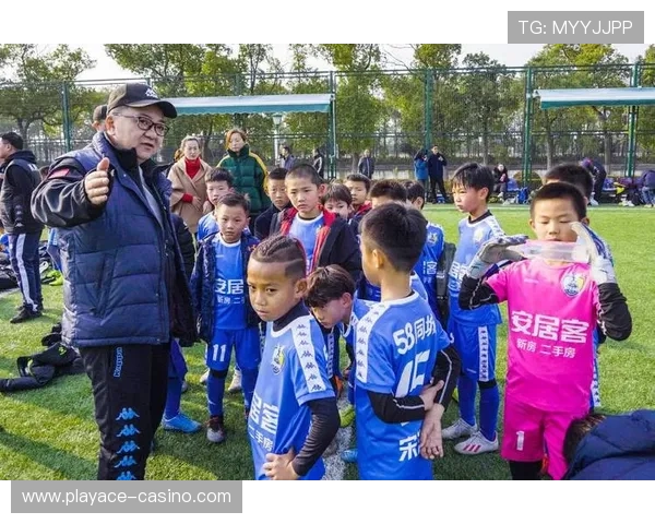 中国U16国少球员行李全曝光：装备、必备物品与生活小窍门大揭秘